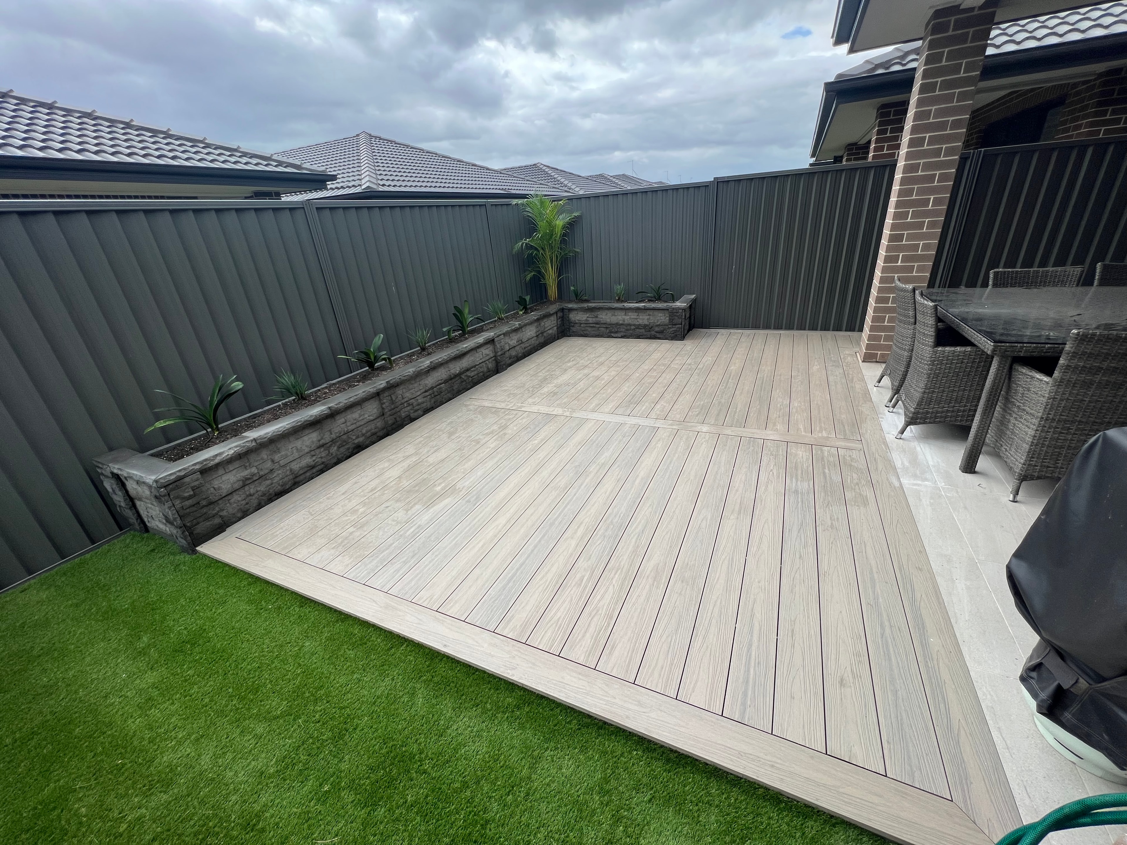 Deck, Seat Wall & Turf