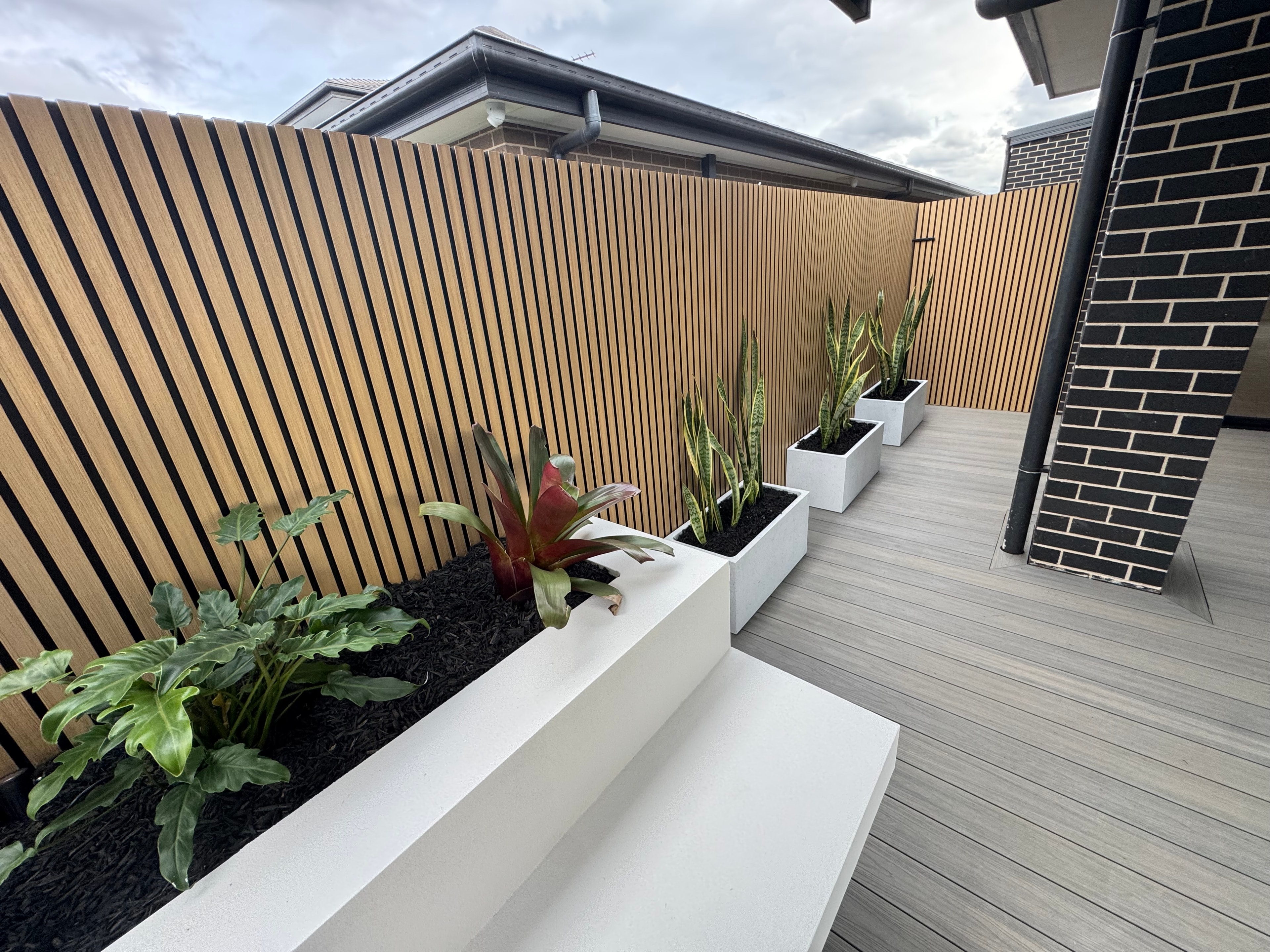 Deck with Slat Screening